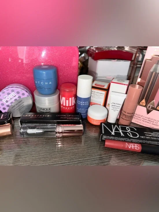 21pc Assortment Of Makeup, Skincare, Haircare, & Pink Jelly Glitter Pouch - Picture 5 of 13